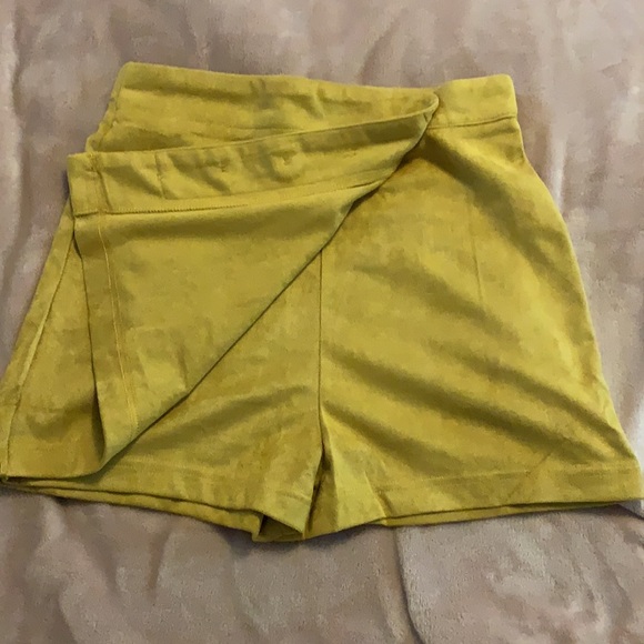 yellow size small skort - Picture 2 of 4